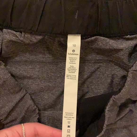 Lululemon gray on the fly pant - Picture 3 of 4